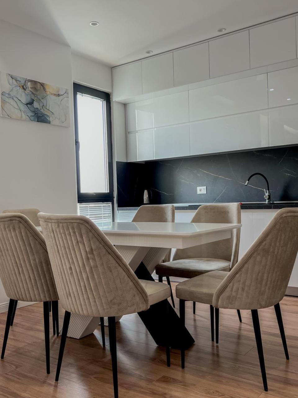 Lux Apartment At Arlis Tirana Exterior foto